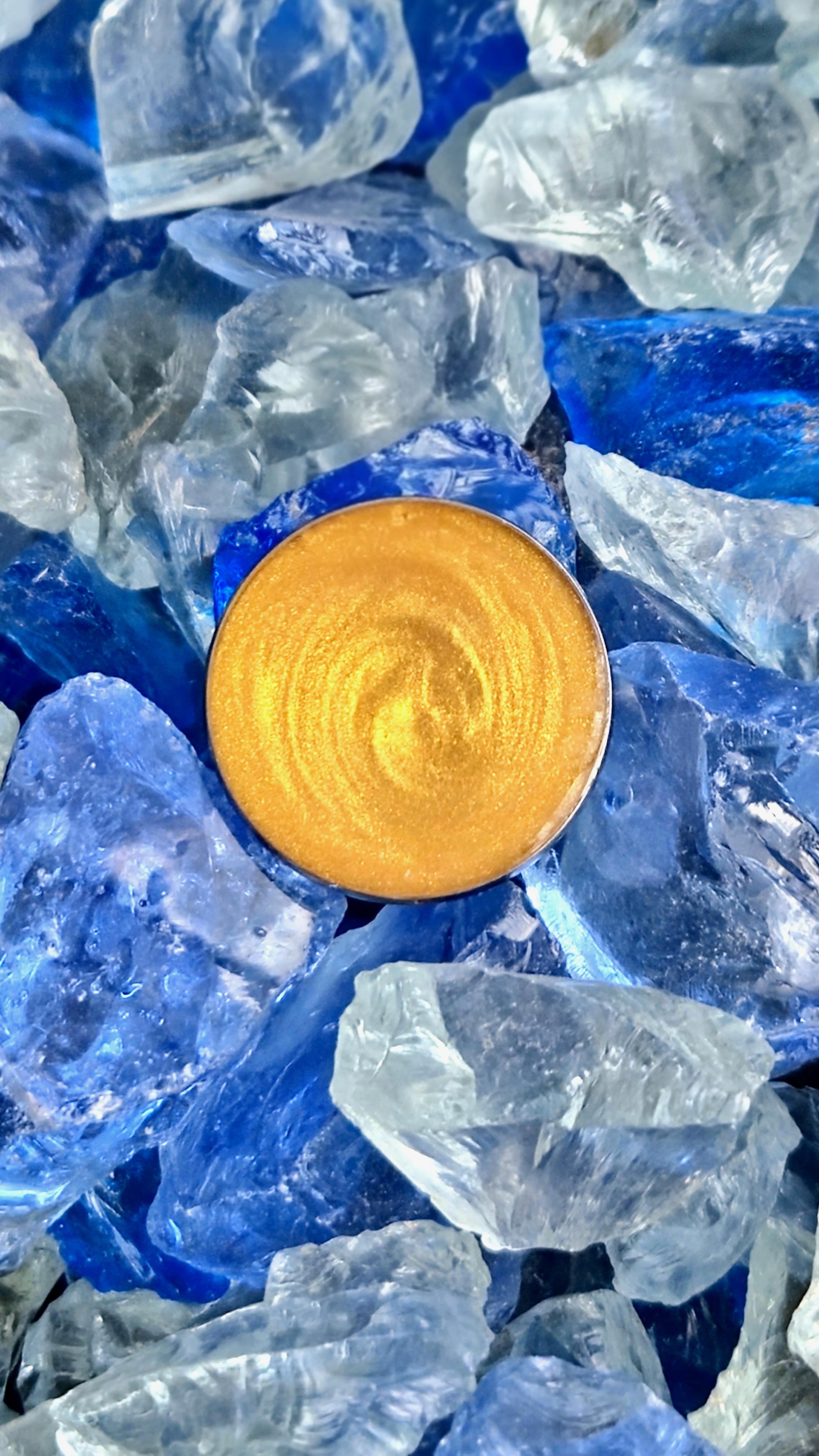 Coastify brooch example, sapphire glitter