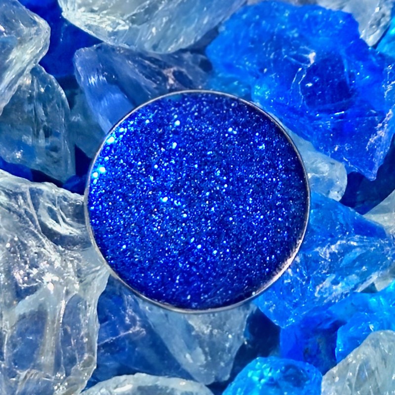 Coastify brooch example, sapphire glitter