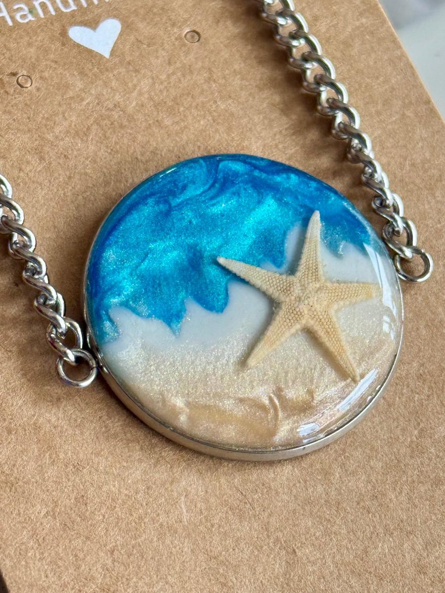 Coastify starfish pendant closeup